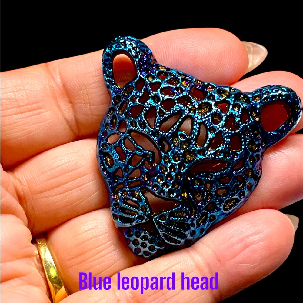 Unisex blue titanium leopard head pendant-NEW-metal